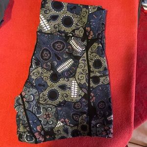 CVG 5 in Midnight Skulls Med